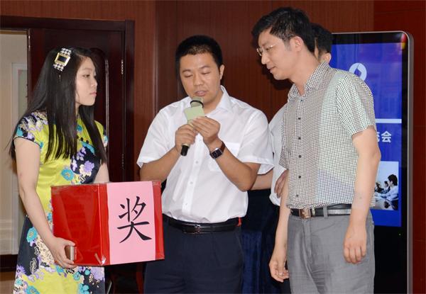 客户参与抽奖活动(1).JPG 客户参与抽奖活动(1).JPG