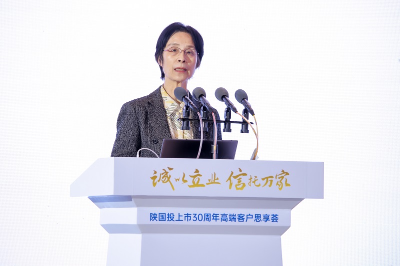 6.第十三届全国人大常委、国务院原副秘书长、中国工业经济学会会长江幼涓颁发宗旨演讲.jpg