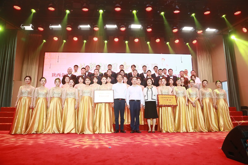 081728358129619522.jpg 歌唱角逐2.jpg